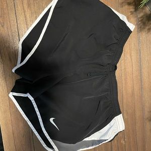 Nike running shorts L